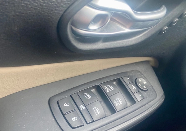 Jeep Cherokee cena 79000 przebieg: 148000, rok produkcji 2016 z Warszawa małe 277